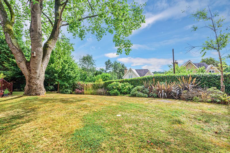 Communal grounds- click for photo gallery